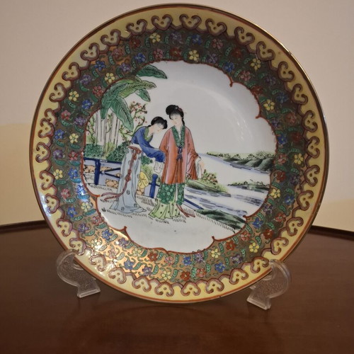 Decorative Chinese porcelain plate Famille Rose style like new