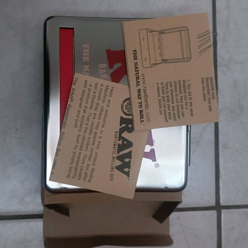 Raw rolling box new for hand-rolled cigarettes