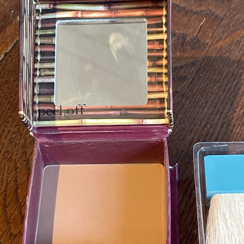 Mat Bronzer Benefit Hoola for face 8 grams unused