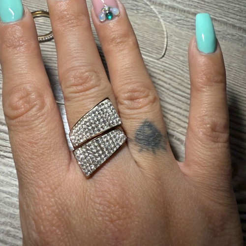 Set of 3 rings like new, gold color with stones