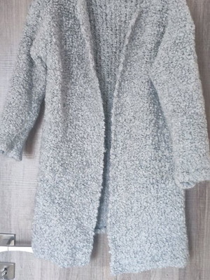 Woolen outerwear like new, knitted thick gray cardigan
