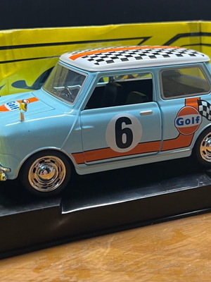 Mini Cooper 1:32 scale model like new