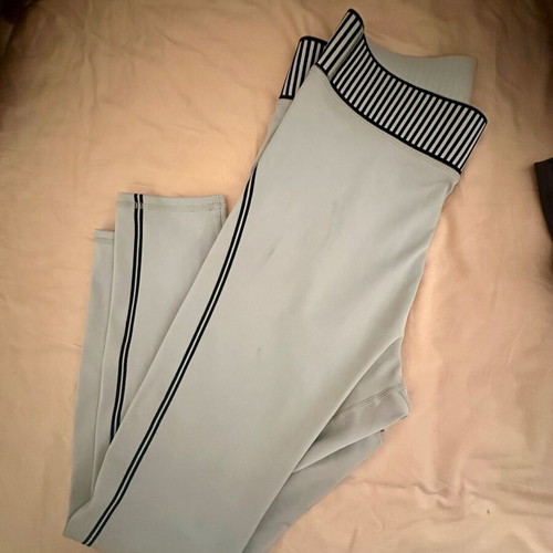 Alo Yoga leggings size medium like new, comfortable