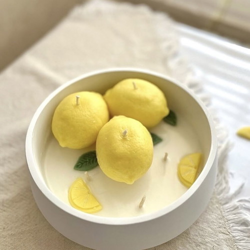 Decorative bowl candle with lemons