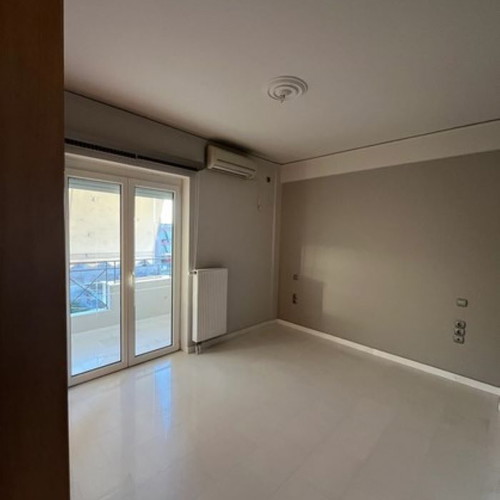 Διαμέρισμα πολυτελές 75 τ.μ. στη Νίκαια, 2 υπνοδωμάτια, βεράντα, κλιματισμός