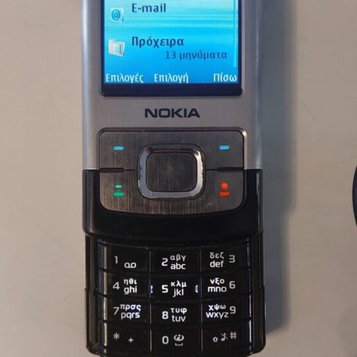 Nokia 6500 Slide phone like new with original charger, silver/black