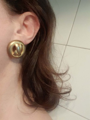 Vintage Clip-on Earrings in Matte Gold Tone like new