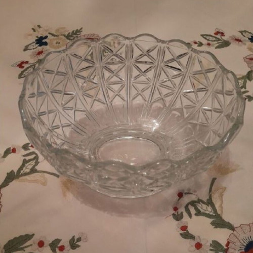 Carved crystal fruit bowl like new, 25x20x16 cm