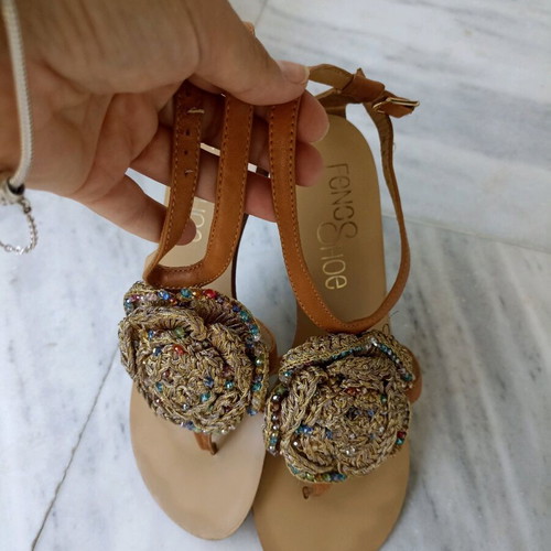Feng Shoe sandals size 39 like new, beige
