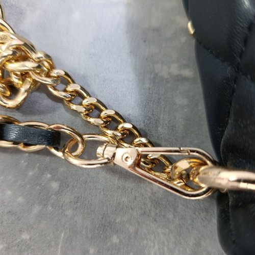 Black women's shoulder bag with gold chain new