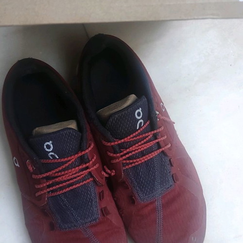 ON Cloud running shoes used, size 38.5, burgundy