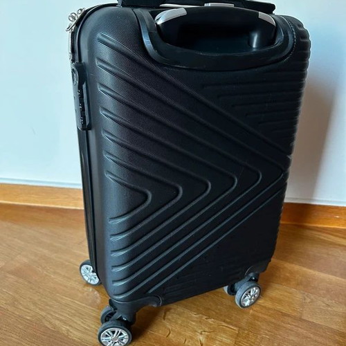 Cabin suitcase black like new with 4 wheels