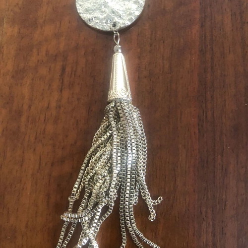 Long necklace in gold color like new