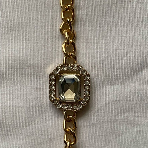 Gold chain bracelet with gem like new