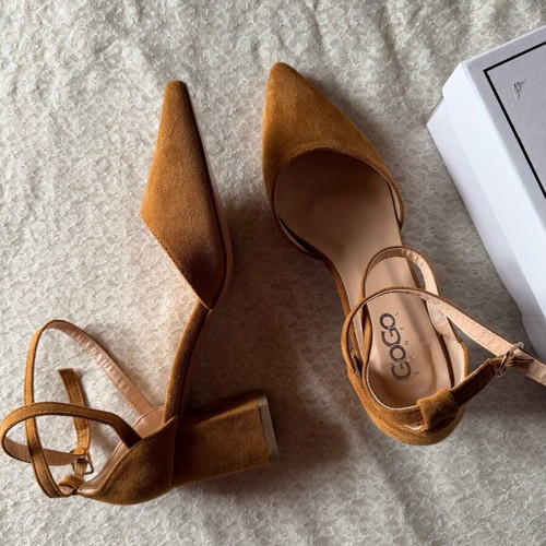 GoGo Shoes pointed suede brown pumps new with thick heel