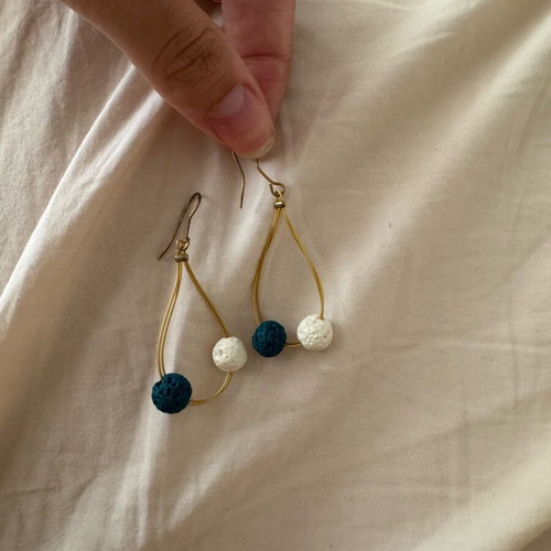 Gold earrings like new