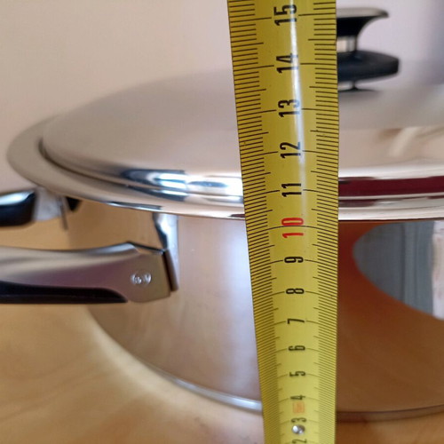 TOF 32cm pot new with lid