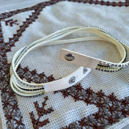 Multilayer bracelet used white with rhinestones