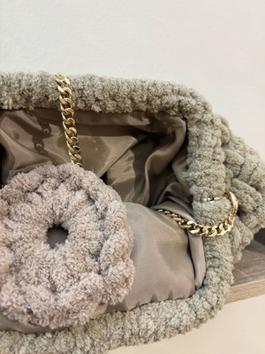 Puffy Χειρός Τσάντα με Matchy-Matchy Scrunchie Εκρού Καινούργιο