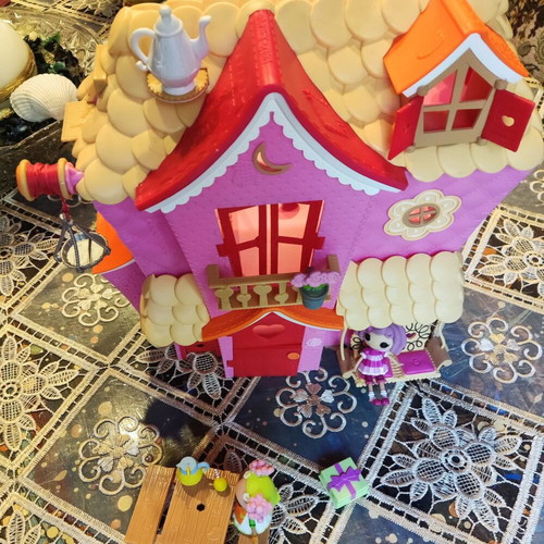 Mini Lalaloopsy Sew Sweet house with 2 dolls and furniture