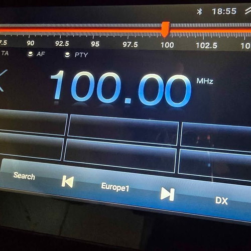 Car screen Android 10 used with 4-core processor, WiFi, Bluetooth
