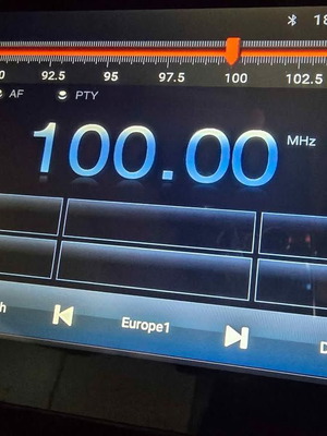 Car screen Android 10 used with 4-core processor, WiFi, Bluetooth