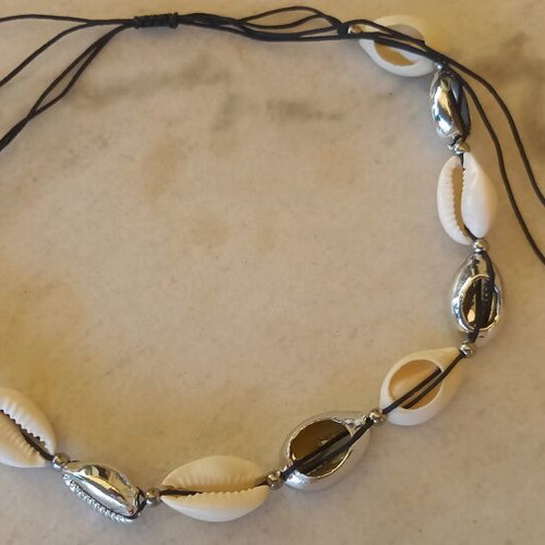 Shell necklace like new, adjustable, white and silver shells