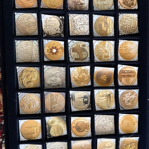 Suitcases for 2€ Coin Collection new