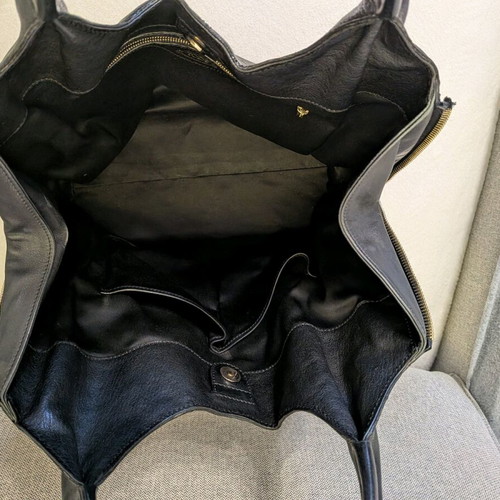 Tod's black handbag in like new condition