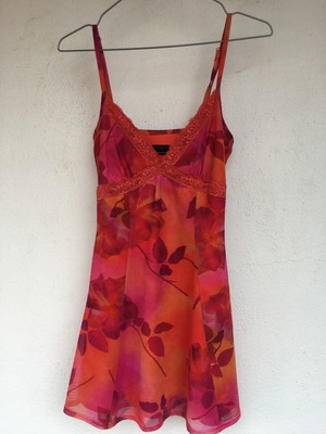Μίνι φόρεμα Urban Outfitters σαν καινούργιο, 90s σχέδιο, δαντέλα