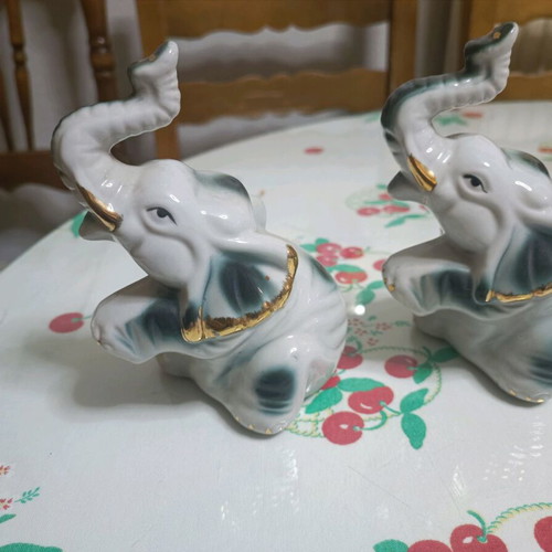 Porcelain figurines elephants like new, set of 2, hand-painted