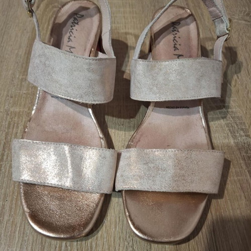 Patricia Miller sandals size 41 like new