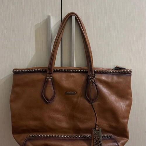 Privata large camel shoulder bag like new