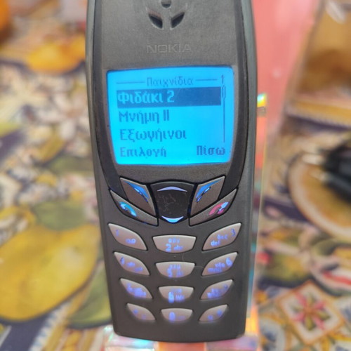 Nokia 6510 vintage mobile phone used with charger and new battery
