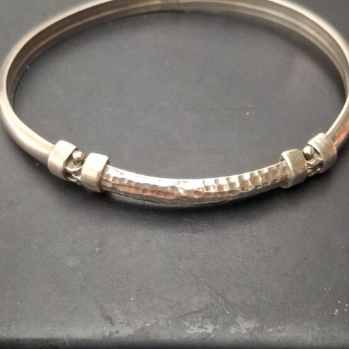 Silver 925 hammered bracelet like new