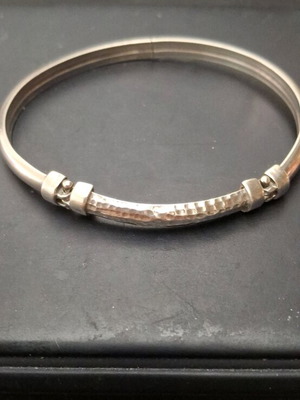 Ασημένια σφυρηλατη χειροπέδα 925 σαν καινούργια