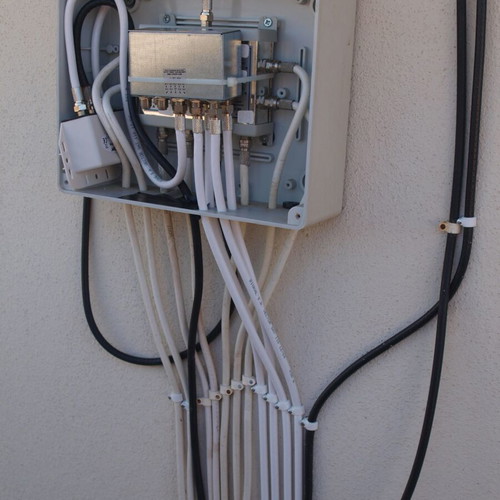 Complete satellite installation with VUSolo2 receiver, Toroidal T90 dish and 1.05m motorized dish