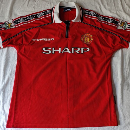 Manchester United football jersey like new, authentic, size Large