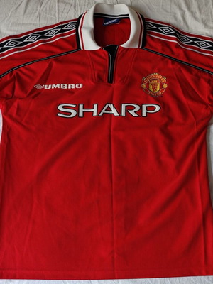 Manchester United football jersey like new, authentic, size Large