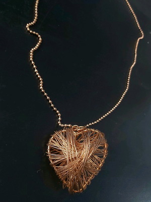 Heart necklace like new, minimal design