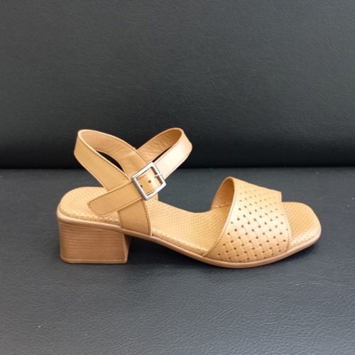Leather sandals with low heel and soft leather sole