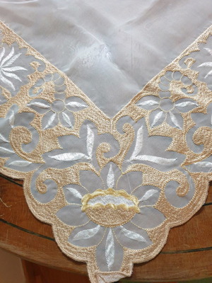 Table linen and square new with silk threads on organza