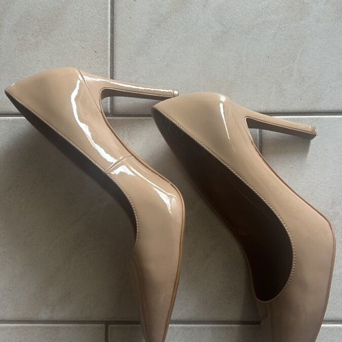 Vince Camuto Pumps Soft Gold Patent Size 39 Like New