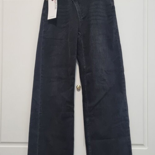 Jean with crooked button fastening black size small, new with tags