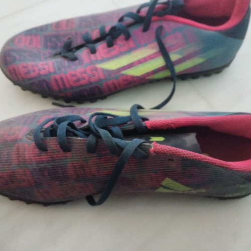 Ποδοσφαιρικά παπούτσια Adidas μεταχειρισμένα, νούμερο 41-42, μπλε και ροζ
