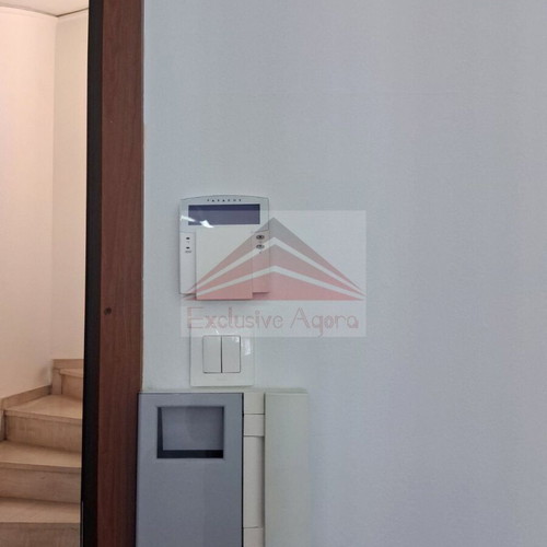 Office 30 sqm in Athens with private toilet and security features