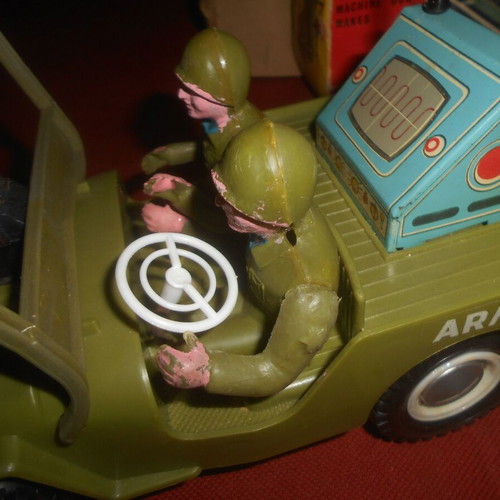 Lyra Army Jeep battery-operated military vehicle 1960-1970, like new