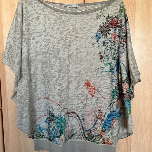 Vergi blouse one size like new with special handmade details and rhinestones