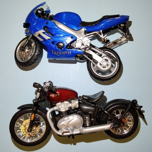 Triumph TT600 and Bonneville Bobber 1:18 scale models like new