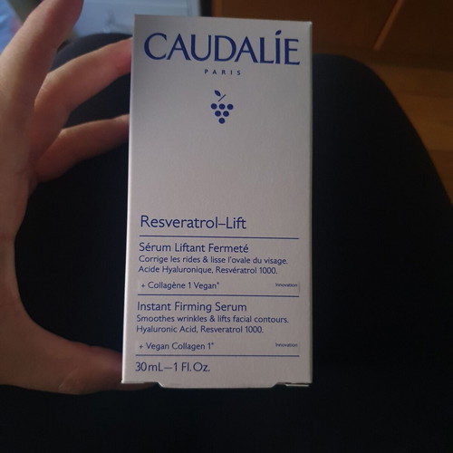 caudalie resveratrol lift serum